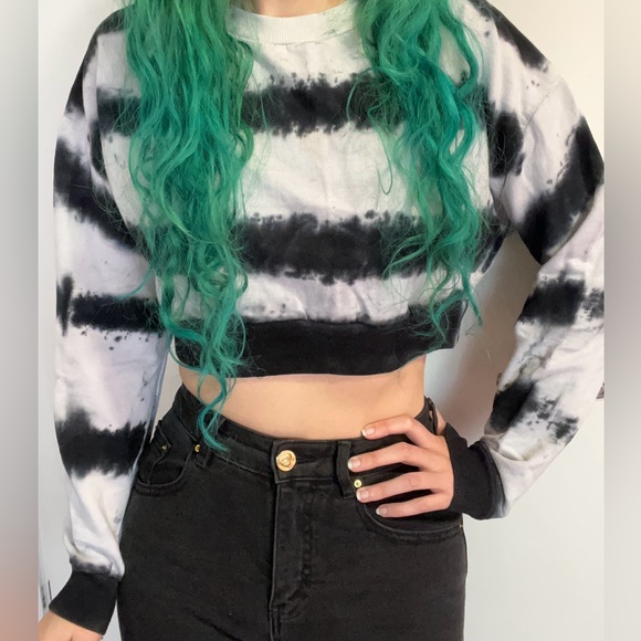 Daisy Street Tie Dye Cropped Sweatshirt - Picture 2 of 5